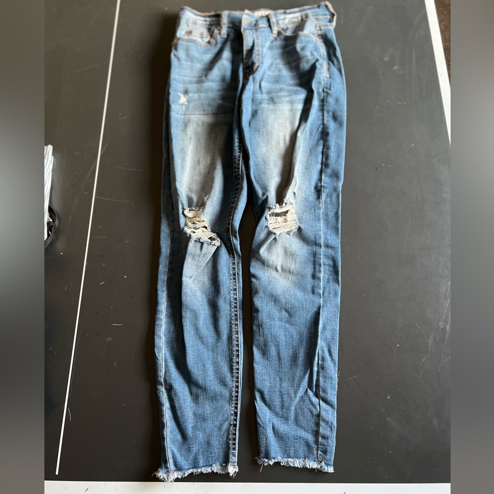 Celebrity Pink High Rise Ankle Skinny size 9/27 blue jeans.